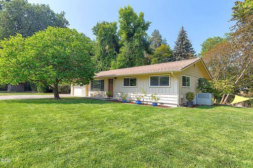 1744 Overland Dr, Grants Pass, OR, 97527-4764 | Card Image