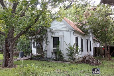 717 S Commerce Street, House other with 2 bedrooms, 1 bathrooms and 4 parking in Lockhart TX | Image 1