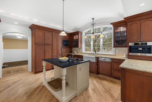 29 Philip St, House other with 6 bedrooms, 7 bathrooms and 6 parking in Medfield MA | Image 5