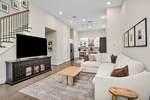 8e-2020 Mcgowen St, Houston, TX, 77004-1373 | Card Image