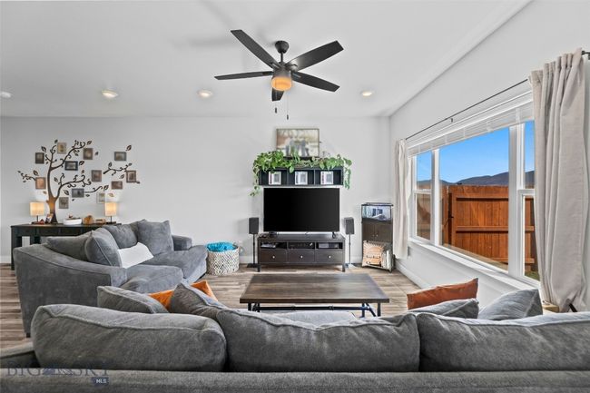 Living Rm | Image 11