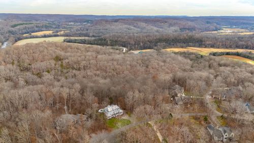 1028 Champion Hills Dr, Kingston Springs, TN, 37082-8227 | Card Image