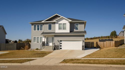 3936 Lone Peak Dr, Bismarck, ND, 58503-5652 | Card Image