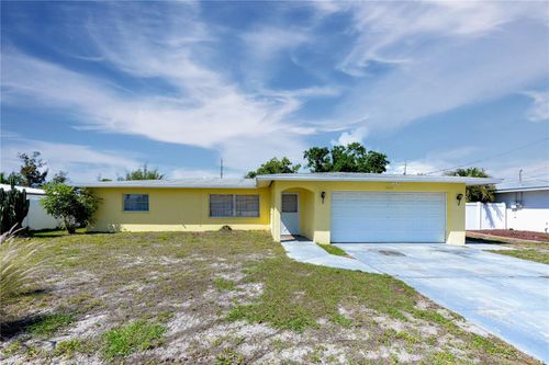 9215 Kingston Rd, BRADENTON, FL, 34210-2028 | Card Image