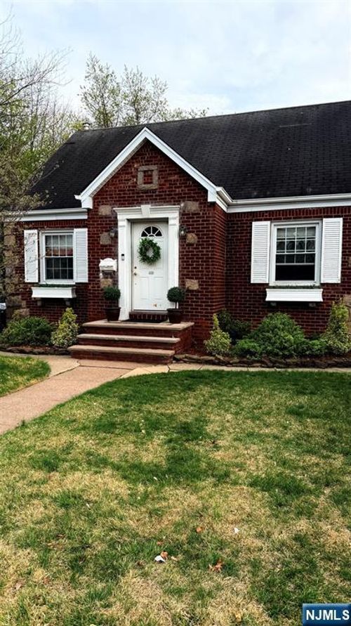 40 Strathmore Ter, Saddle Brook, NJ, 07663-4436 | Card Image