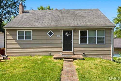 27 Bascom Dr, Saint Louis, MO, 63135-1101 | Card Image