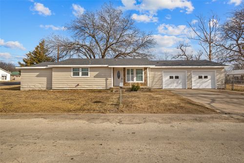 101 E Williams St, Bowie, TX, 76230-3614 | Card Image