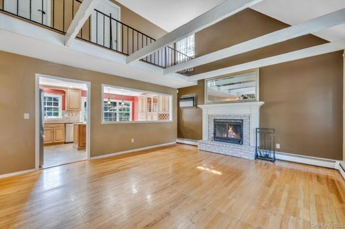 7 Woodruff Ct, Huntington, NY, 11743-2355 | Card Image