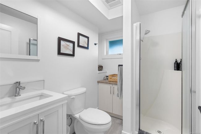 Lower suite | Image 29
