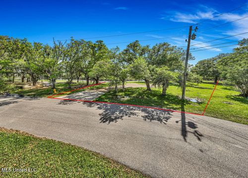 10297 Eagle Point Cir, Biloxi, MS, 39532-8227 | Card Image