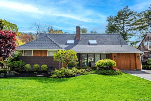 10 Oak Brook Ln, Merrick, NY, 11566-3227 | Card Image