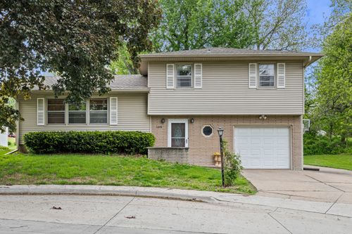 1608 Rockwood Ct, Clinton, IA, 52732-6507 | Card Image