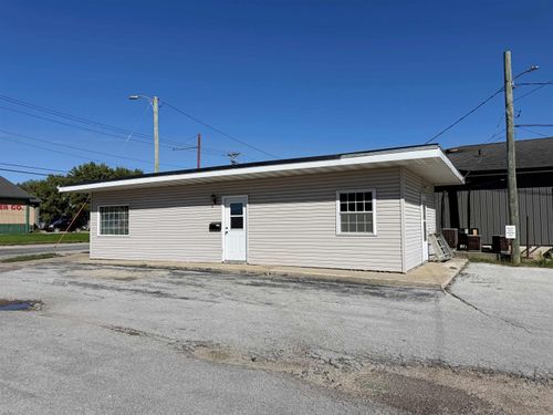 913 1st St W, Independence, IA, 50644-2336 | Card Image