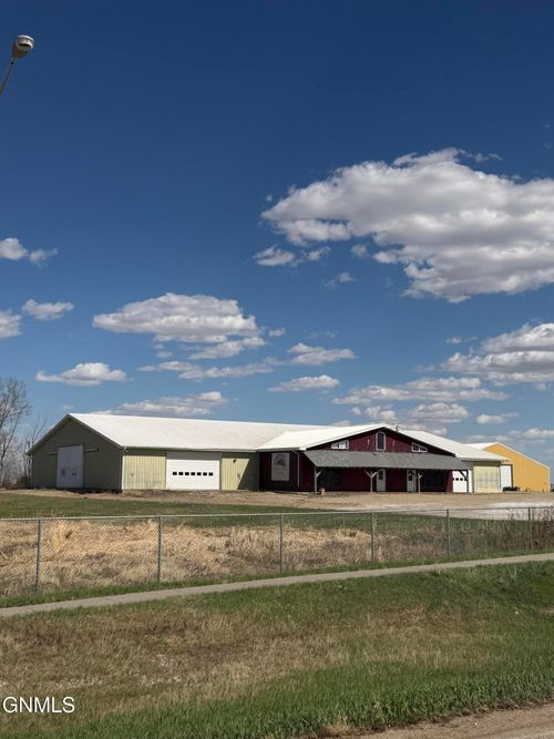 1001 4th St Se, Crosby, ND, 58730 | Card Image