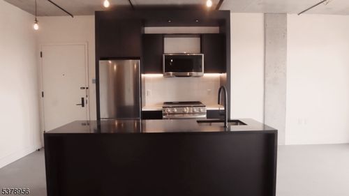 405-59 Mcwhorter St, Newark, NJ, 07105-1412 | Card Image