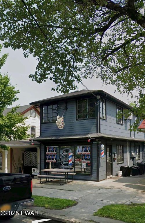 305 Broad St, Milford, PA, 18337-1322 | Card Image