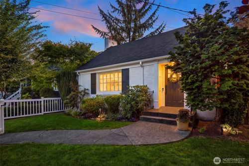 5019 36th Ave Ne, Seattle, WA, 98105-3123 | Card Image
