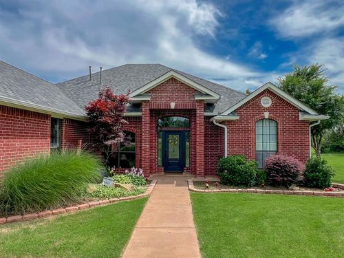4550 Highland Hills Dr, Norman, OK, 73026-1015 | Card Image