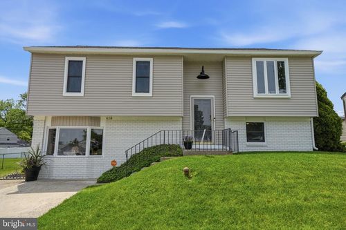 618 S Oxford Valley Rd, FAIRLESS HILLS, PA, 19030-3902 | Card Image