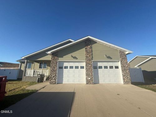 19 Robert St, Burlington, ND, 58722-2112 | Card Image
