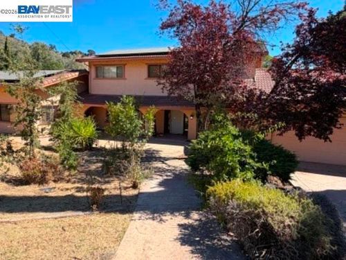154 Vine St, Vacaville, CA, 95688-9303 | Card Image