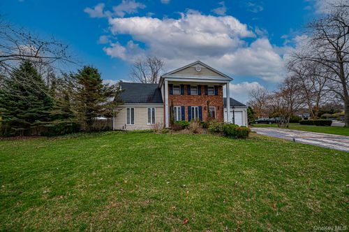 28 Barnsley Crescent, Brookhaven, NY, 11766 | Card Image