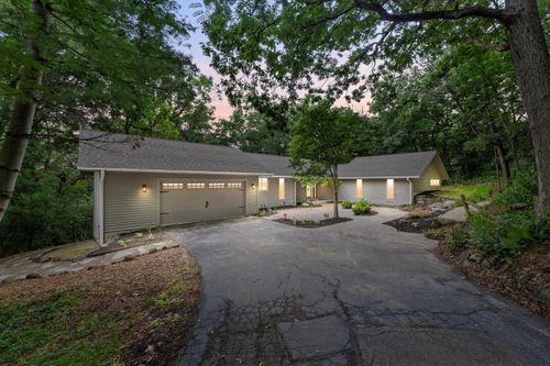 823 Knollwood Ct, Waukesha, WI, 53188-4411 | Card Image