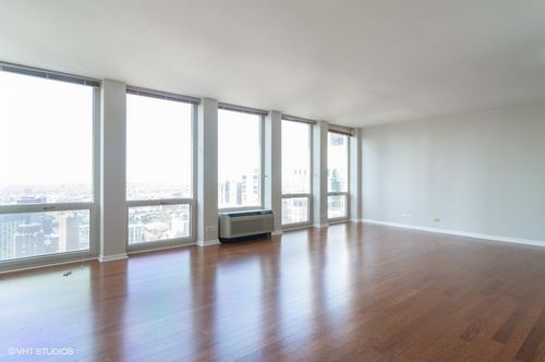 52j-111 Chestnut St, Chicago, IL, 60611-6030 | Card Image
