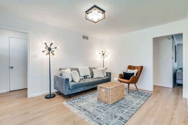 13660 Purple Sage Rd, House other with 3 bedrooms, 2 bathrooms and null parking in Dallas TX | Image 6