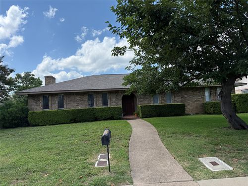 215 Roma Dr, Duncanville, TX, 75116-4300 | Card Image