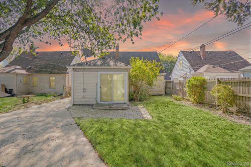 17725 Lincoln Ave, Eastpointe, MI, 48021-3093 | Card Image