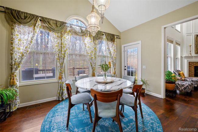 Dining Area | Image 12