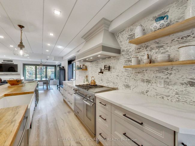 854 Royal York Rd, House other with 3 bedrooms, 3 bathrooms and 5 parking in Etobicoke ON | Image 11