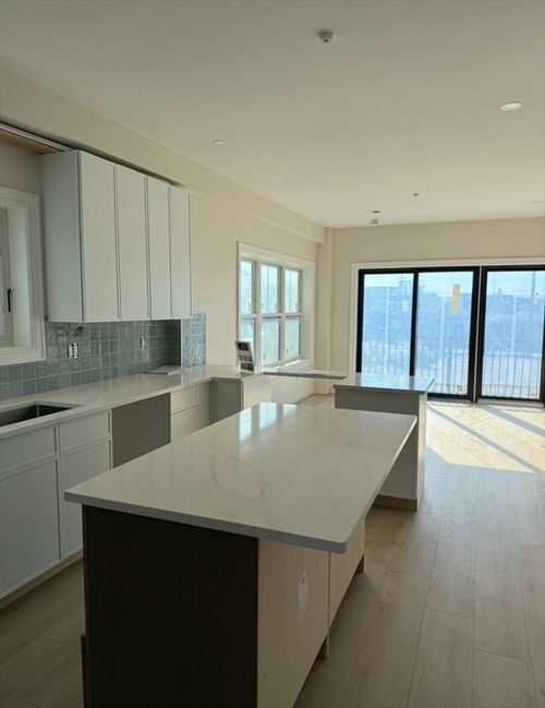 7-16 N End Blvd, Salisbury, MA, 01952-2203 | Card Image