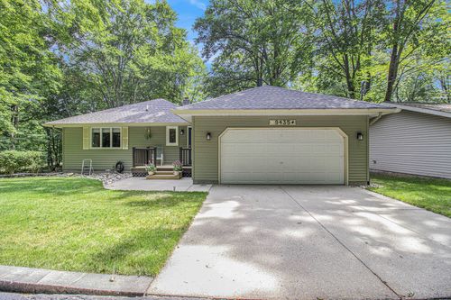 9435 Golf Port Dr, Canadian Lakes, MI, 49346-8781 | Card Image