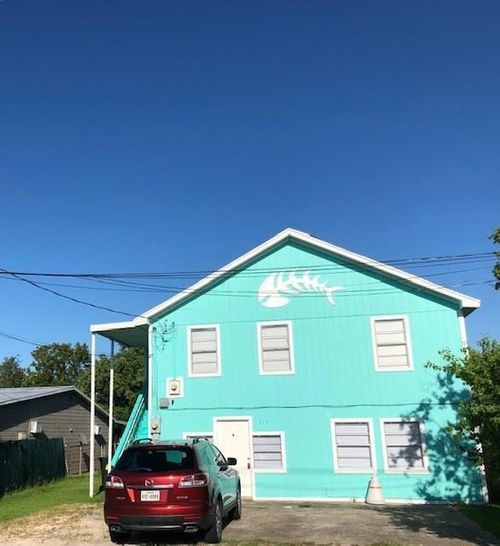 717 6th St, San Leon, TX, 77539-2952 | Card Image