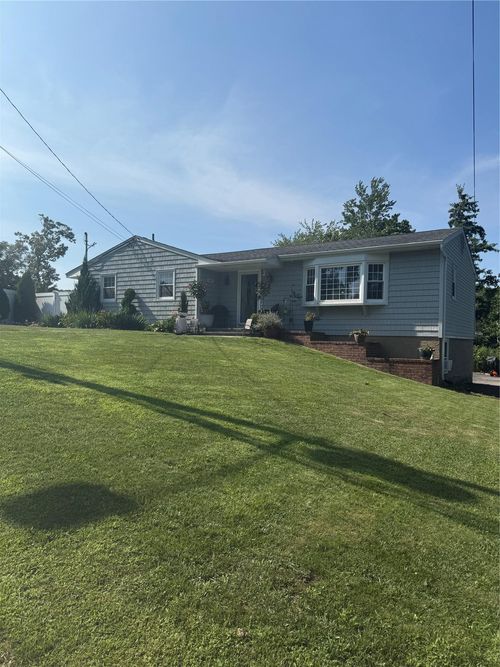 141 Iroquois St, Ronkonkoma, NY, 11779-4609 | Card Image