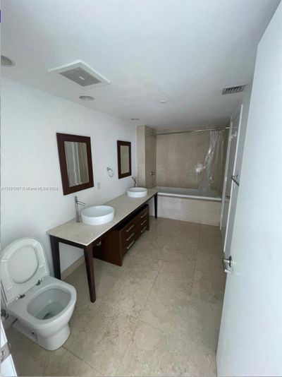 807 - 495 Brickell Ave, Condo with 1 bedrooms, 1 bathrooms and null parking in Miami FL | Image 3