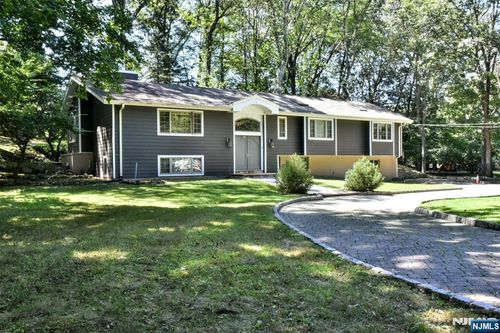 692 High Mountain Rd, Franklin Lakes, NJ, 07417-2912 | Card Image