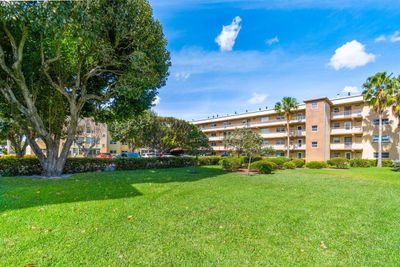 4150 - 2400 Ne 1st Lane, Condo with 2 bedrooms, 2 bathrooms and null parking in Boynton Beach FL | Image 2