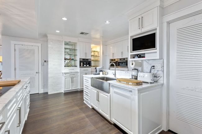 12GHJ - 1801 Lavaca St, Condo with 2 bedrooms, 3 bathrooms and 4 parking in Austin TX | Image 13