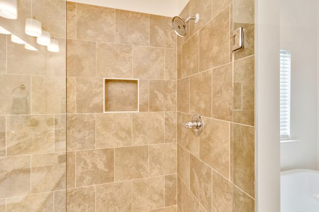 Separate shower with tiled surround! | Image 23