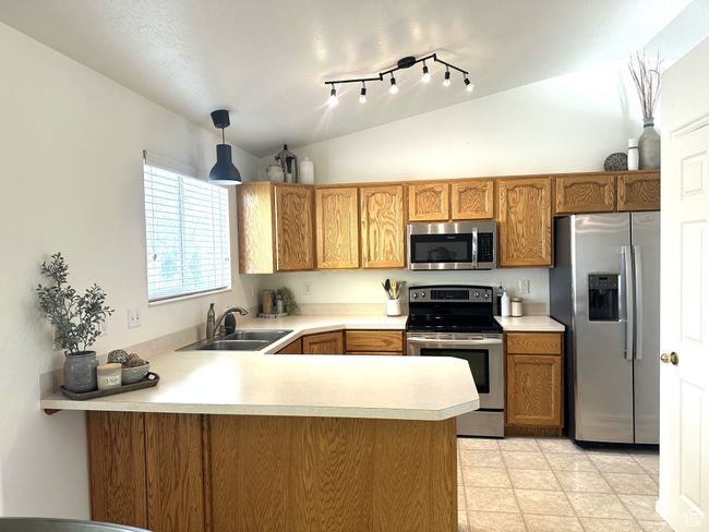 5422 4175, House other with 4 bedrooms, 2 bathrooms and 6 parking in Roy UT | Image 4