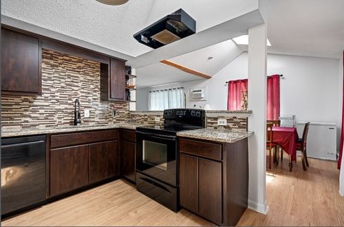 403-98 Eastern Ave, Worcester, MA, 01605-2981 | Card Image