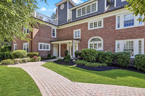 6-221 Worcester Ln, Waltham, MA, 02451-7574 | Card Image