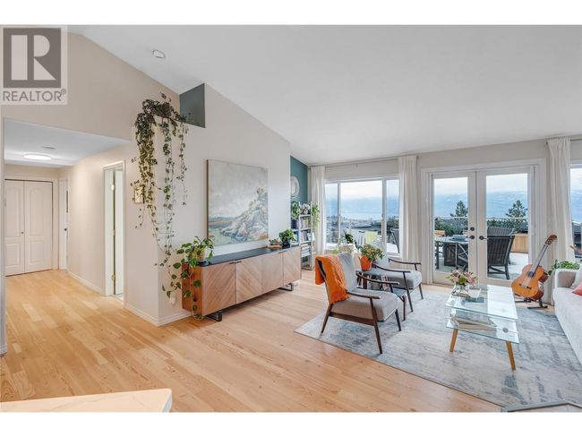 12018 Trayler Pl, House other with 3 bedrooms, 2 bathrooms and 1 parking in Summerland BC | Image 4