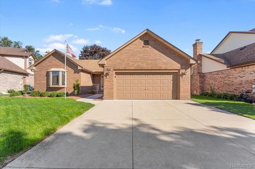 912 River Ct, Wyandotte, MI, 48192-2677 | Card Image