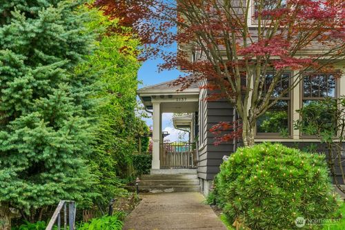 2137 E Hamlin St, Seattle, WA, 98112-2011 | Card Image