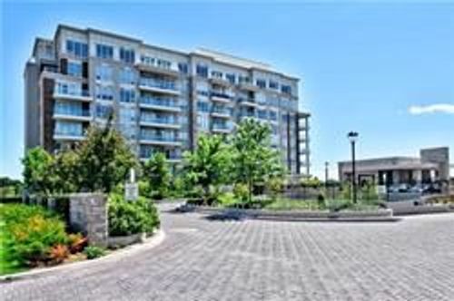 808-15 Stollery Pond Cres, Markham, ON, L6C0Y4 | Card Image