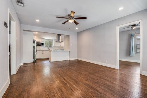 619 S Barnett Ave, Dallas, TX, 75211-5108 | Card Image